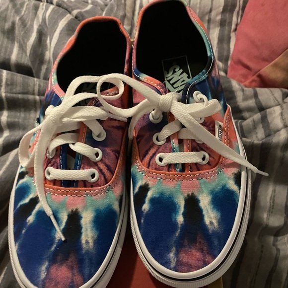 Women vans size 6.5 tie-dye brand new never Worn. - Picture 3 of 3